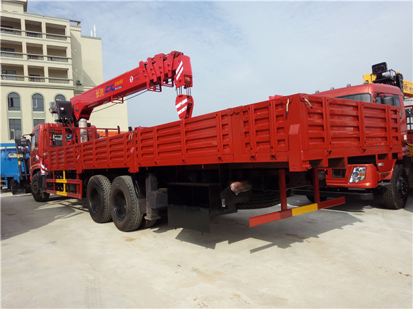 東風后雙橋12噸隨車吊 東風后雙橋12噸隨車吊